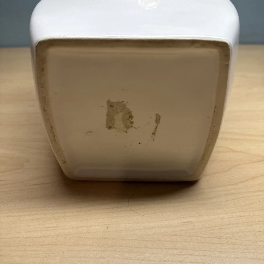 Vintage European Coffeehouse Collection White & Gold Ceramic Canister 8 3/8